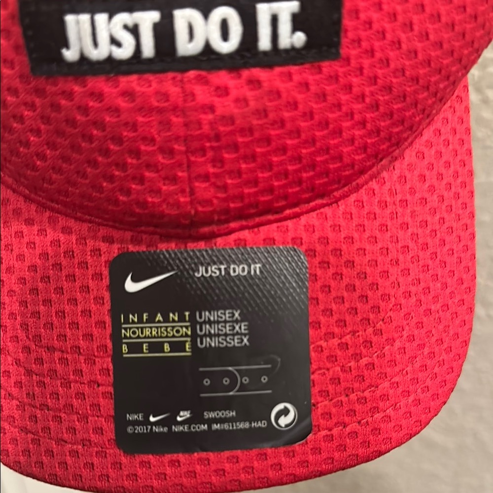 Infant Nike Red Mesh Cap - Picture 4 of 4